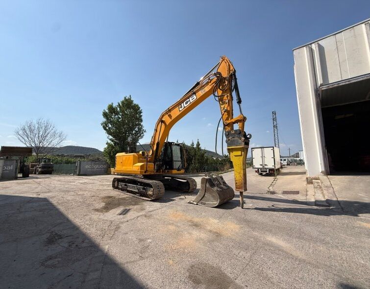 JCB 210 XLC **EPIROC HAMMER**